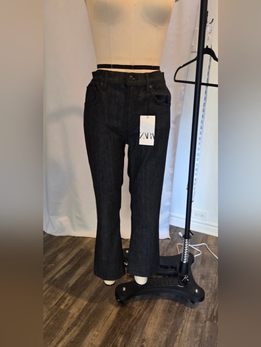 Zara The Bootcut Crop Jeans